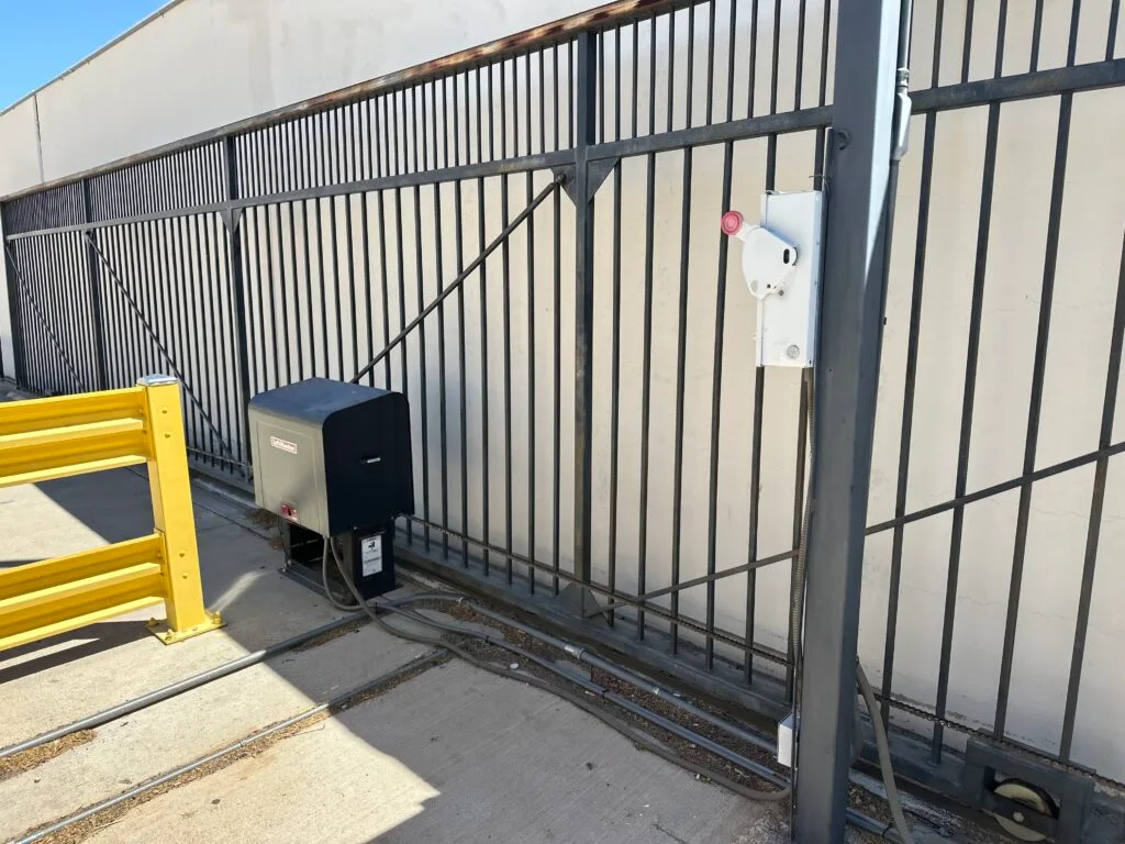 Commercial Gates 2 76755644264 926D34B6 E083 4774 BA56 92200021B29A